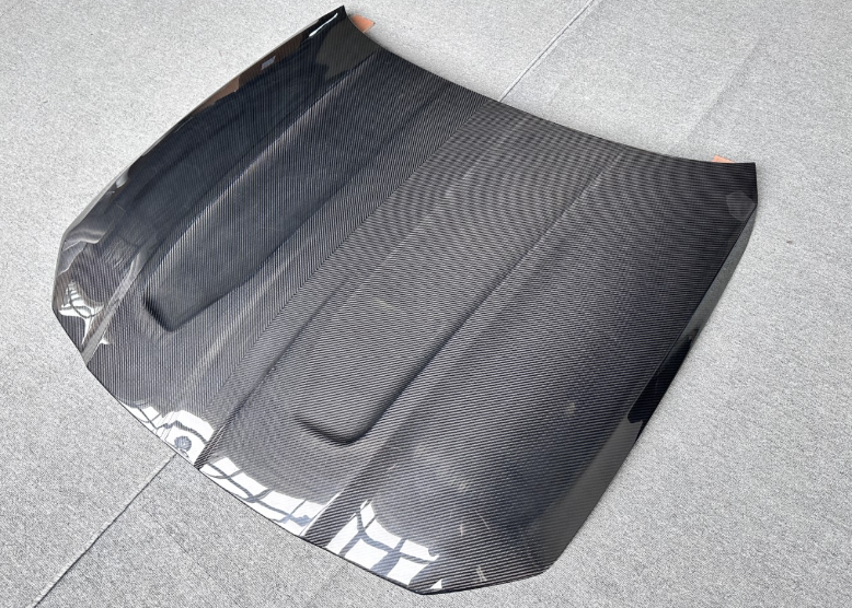 G8X M3 / M4 CSL-Style Vented Carbon Fiber Hood